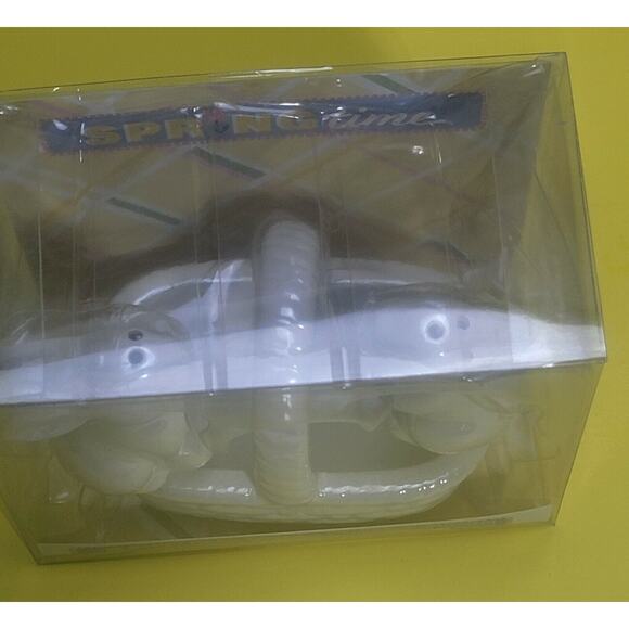 3 peice set Bunny Rabbit Salt & Pepper Shaker Set & Basket Tray EASTER White - Picture 3 of 7